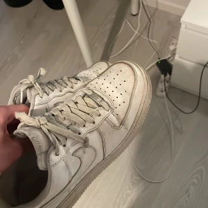 Beat upp ahh air forces - Säljer mina gamla beaters för har hört att det är trendigt med beat upp af1