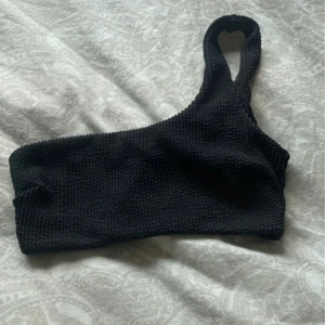 Svart bikiniöverdel - Bikiniöverdel, vet tyvärr inte vart ifrån🩵