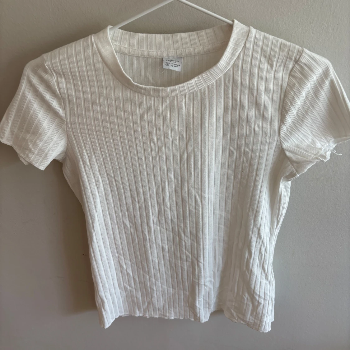 Vit ribbad topp från Lindex