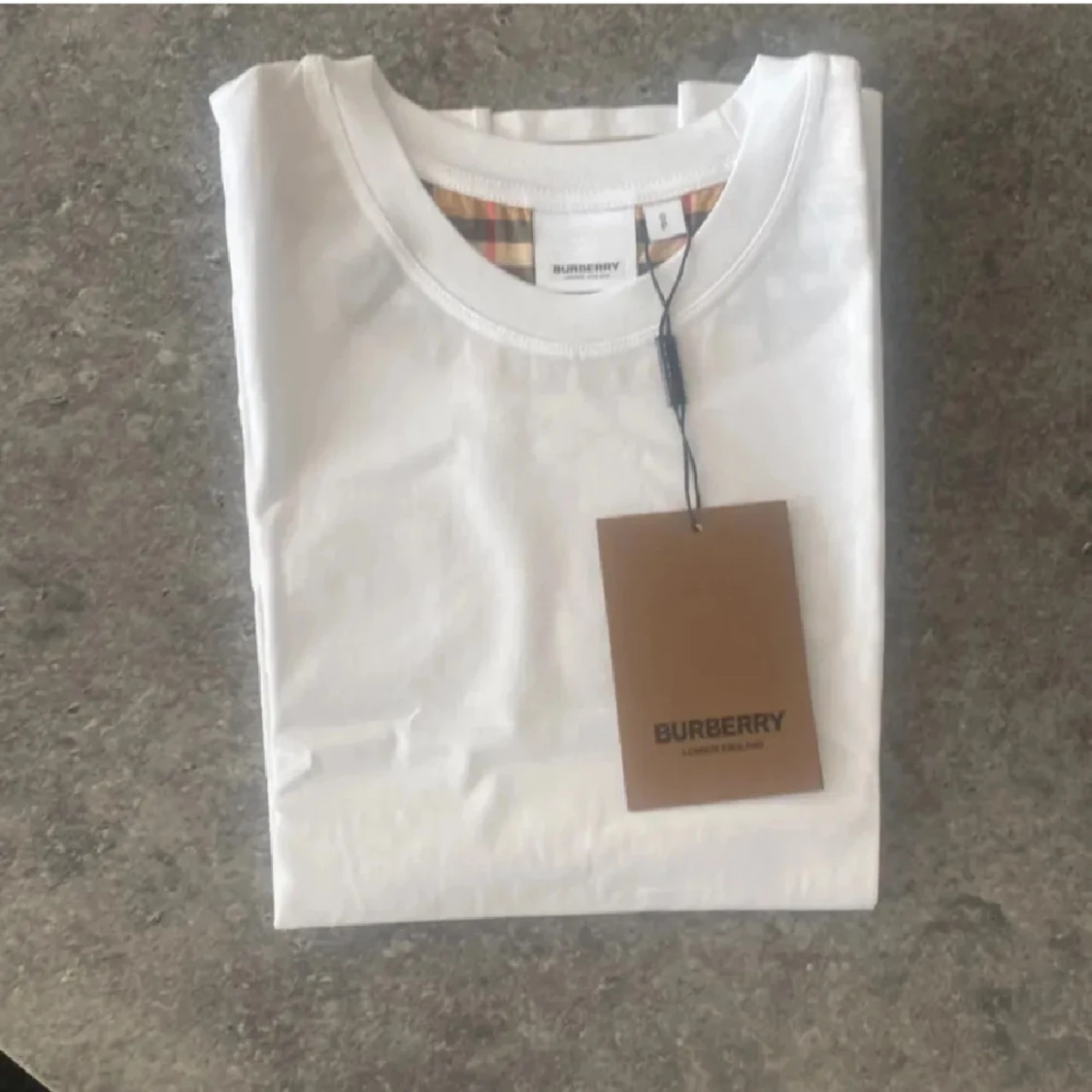 Vit Burberry t-shirt med rutiga ärmar - 2