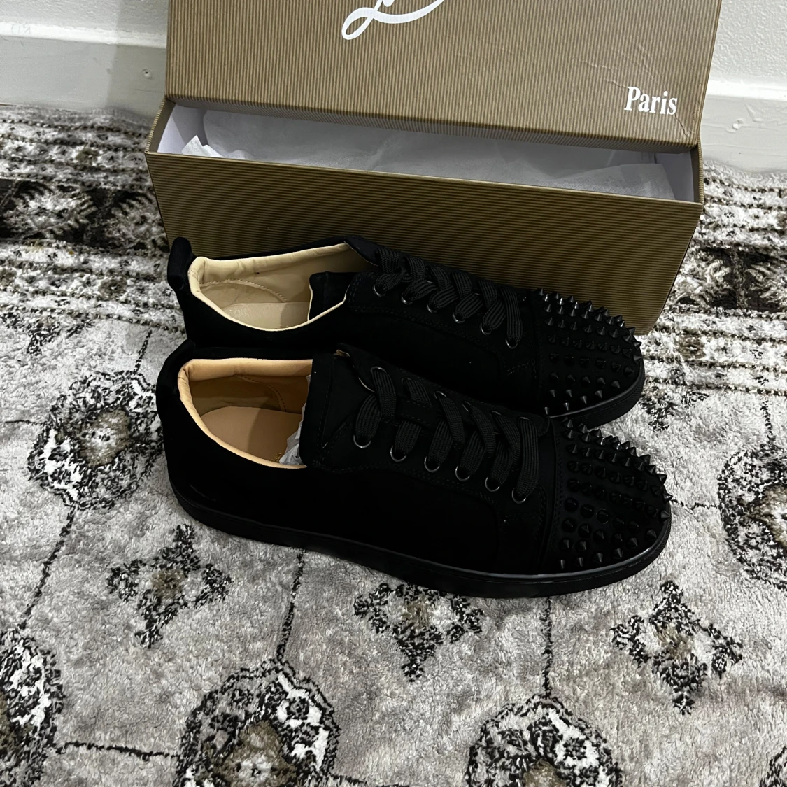 Christian Louboutin svarta sneakers med nitar - 2