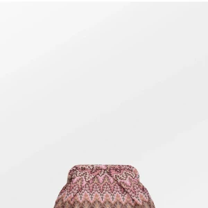 Becksöndergaard pala bonita cluth  - Extremt fin färg och väska speciellt nu för sommaren. Säljer då jag köpte två färger, pris går att diskutera 💕