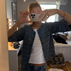 Jeans kofta - En kofta i jeans från Lindex i storlek s✨