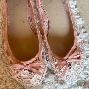 Rosa ballerina skor  - Såå fina, tyvärr för stora på mig med 35/36🩷 Skulle säga dom passar 37/38 