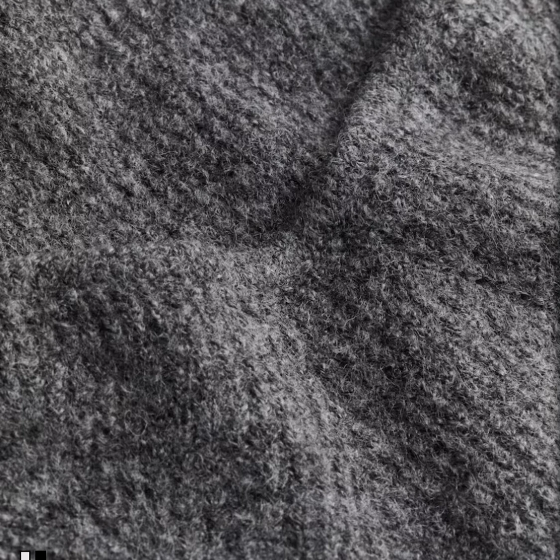 Grå stickad kortklänning - 1