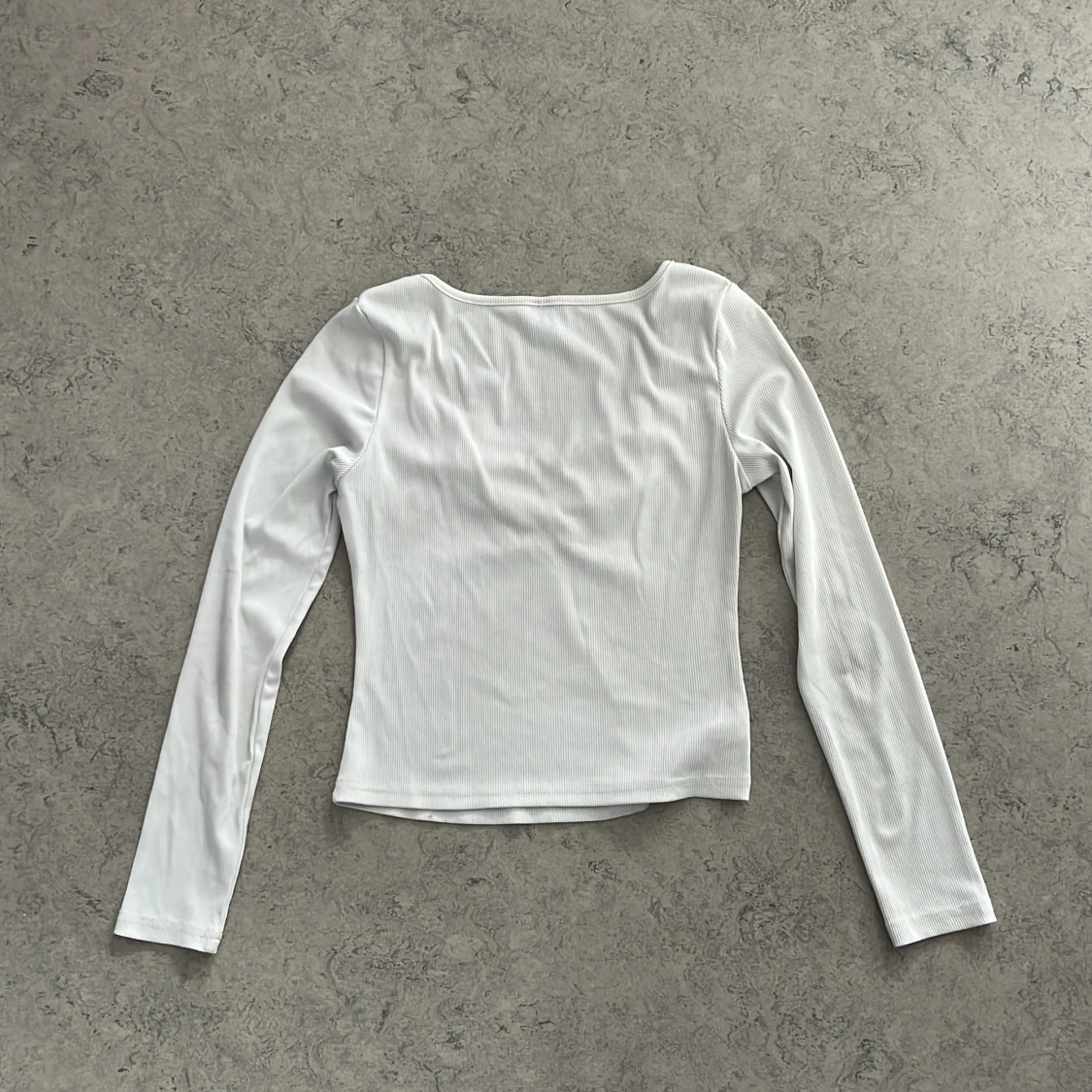 Vit ribbad långärmad topp  - 1