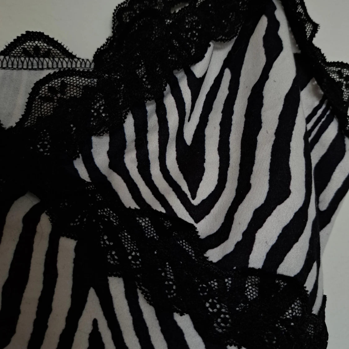 Zebramönstrad spetslinnetopp - 1