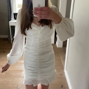 Vit kroppar klänning - superfin klänning 