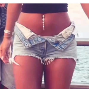 Jeansshorts - As snygga jeans shorts ifrån Zara som tyvärr inte passar mig💗 lånade bilder men de är exakt samma