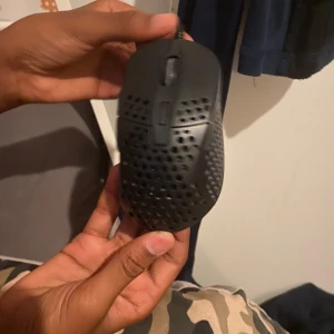 Gaming mouse 1000 hertz  - It’s a gaming mouse used around 3 times its brand new