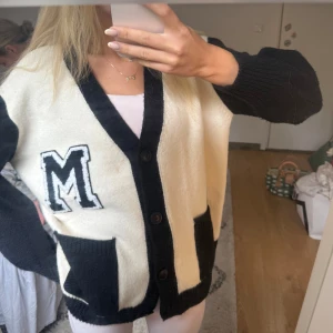 Stickad kofta - Sååå fin stickad kofta !!!😍😍😍