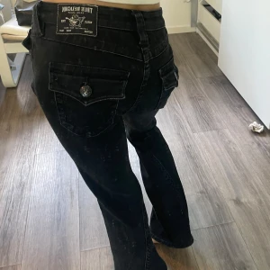 Svarta true religion - Low waist svarta true religion. 