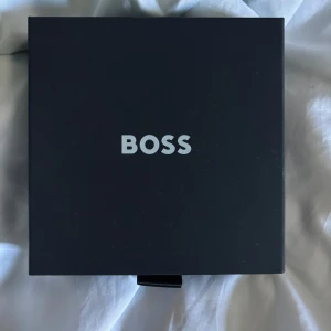 Hugo boss Halsband  - Helt ny, svart halsband onesize, ny pris 1200