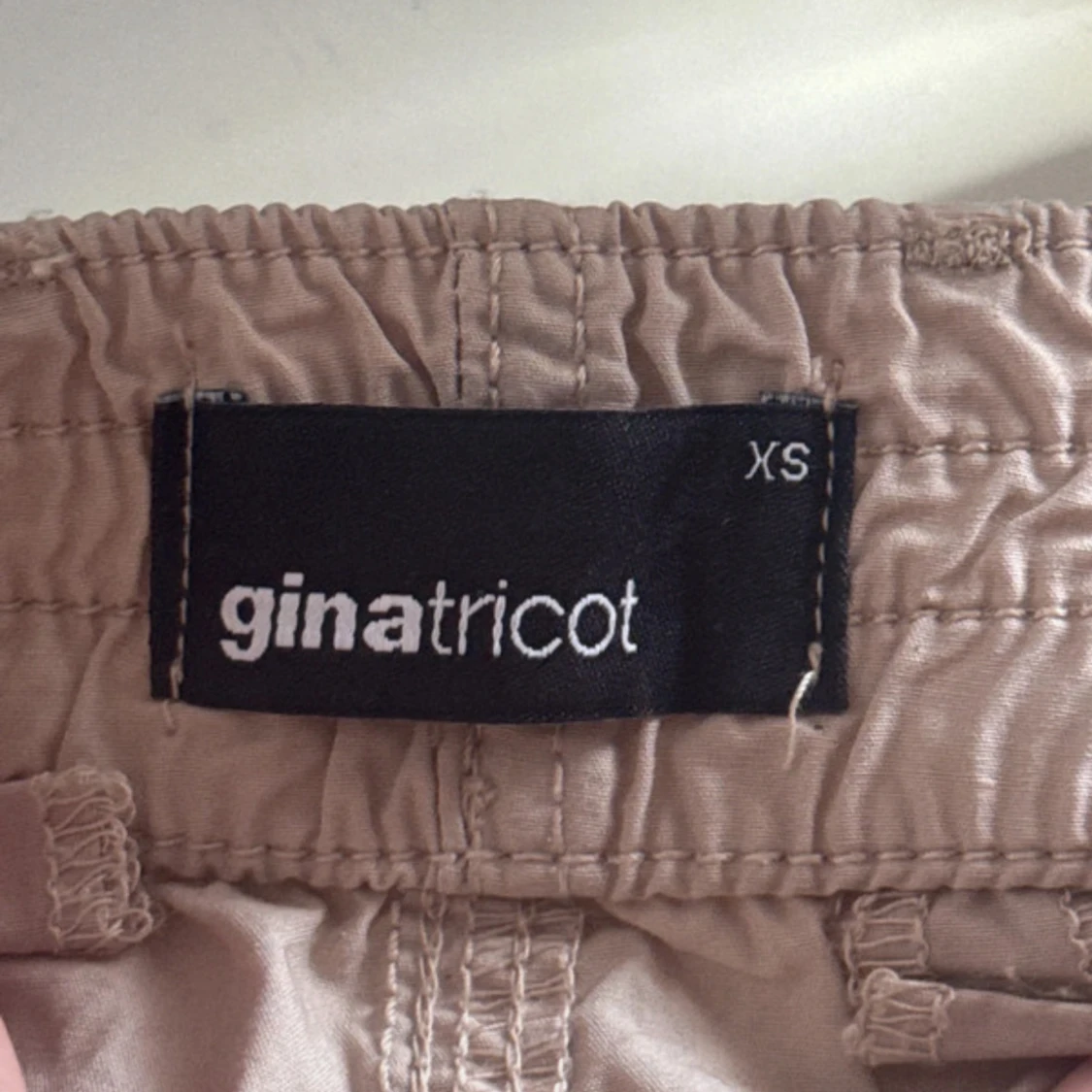 Beige cargoshorts från Gina Tricot XS - 3