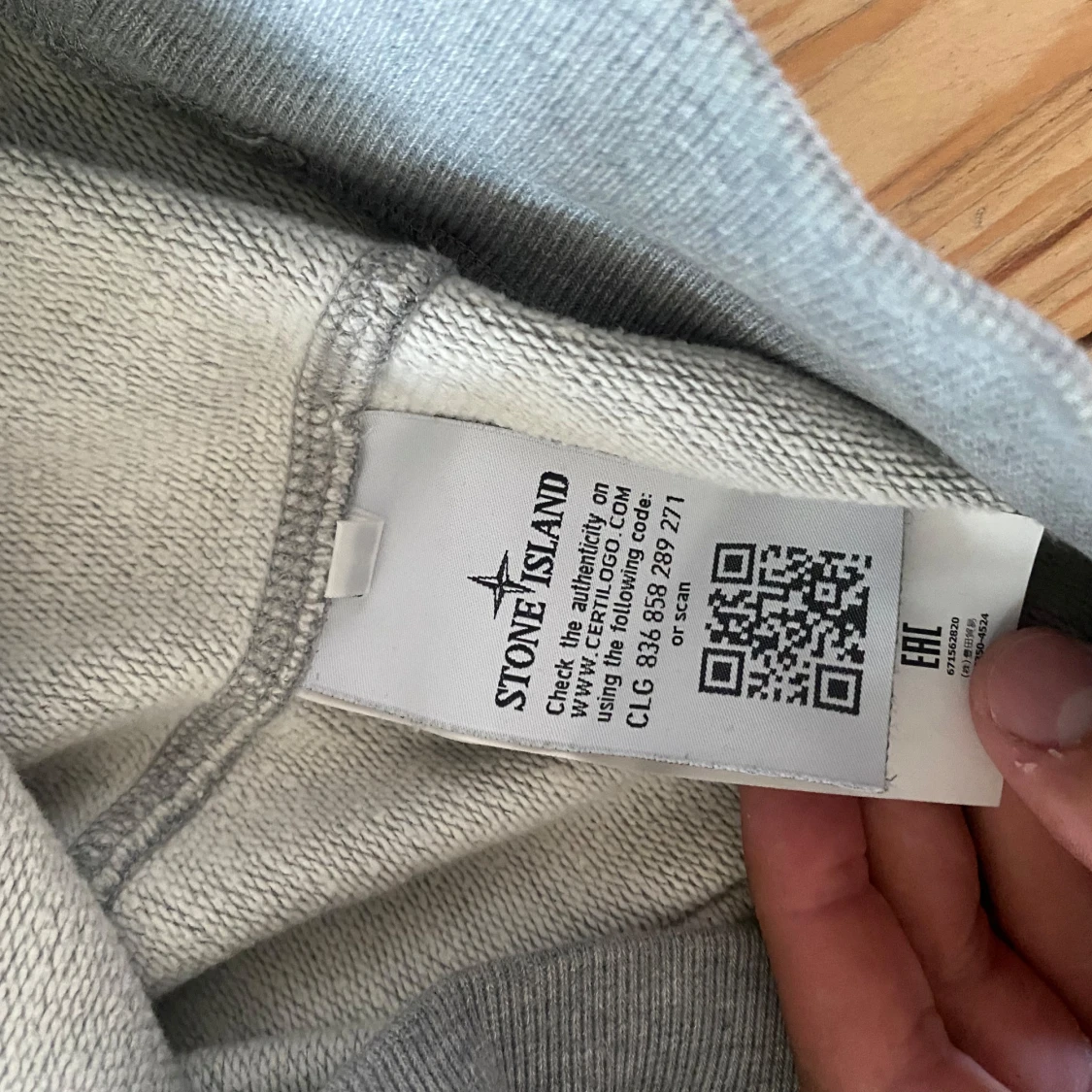 Grå hoodie från Stone Island - 4