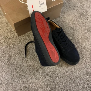 Christian Louboutin’s - Säljer de här skorna eftersom de inte kommer till användning! Använd max 8-9 gånger därav väldigt frächa. Priset kan diskuteras!! Om ni önskar fler bilder eller har andra frågor är der bara att skriva 😃