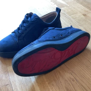 Christian loubotions - Ett par Loubs som vart me några krig i dens liv. | Skick: 6,5/10 | Inget og medföljer | hare gött!🫡