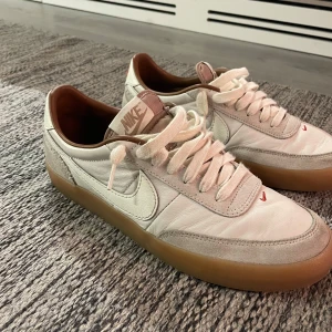 Nike Killshot II - Säljer mina Nike Killshot 2 eftersom jag tyvärr växt ur dem. Väl omhändertagna och gott skick! Tveka inte vid frågor!