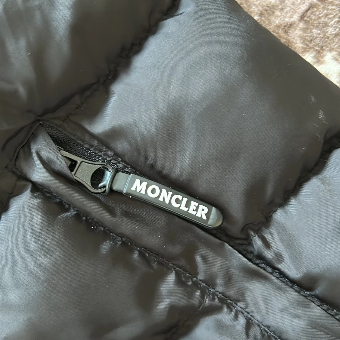Svart dunväst från Moncler - 2