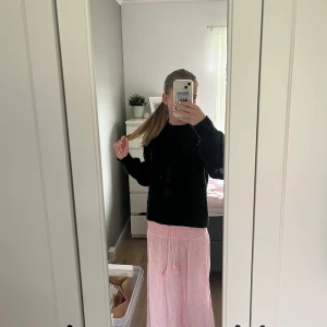 Långkjol  - Fin Långkjol från Gina yong i storlek 170💕Går ner i marken på mig som är 165!!