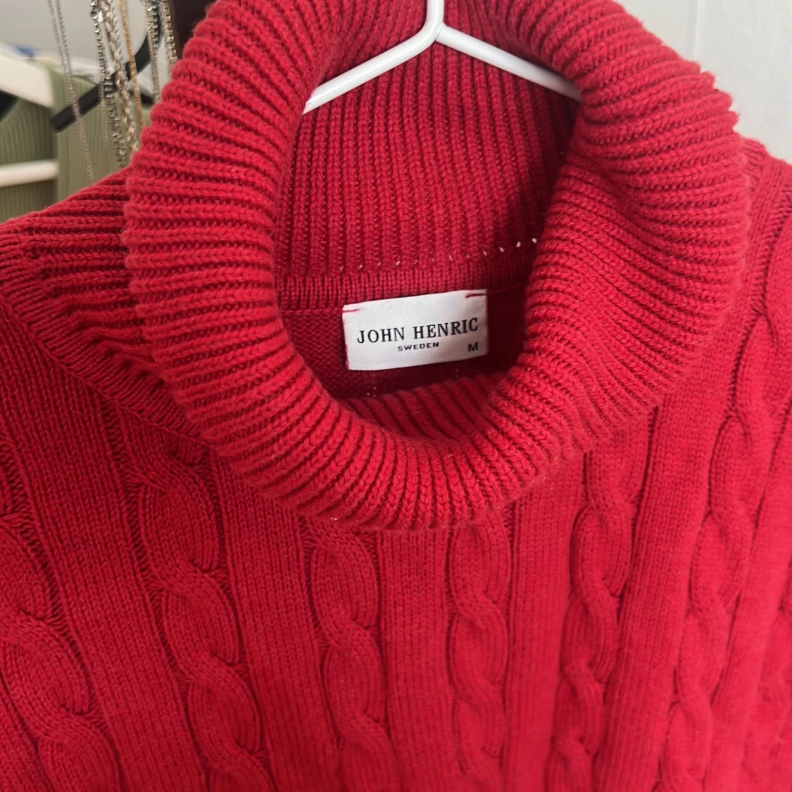 Röd kabelstickad polotröja från John Henric - 1