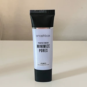 Primer från Smashbox - En primer från Smashbox som minimerar porer och ger en matt finish. Endast testad 🤍 Inköpt för 205kr