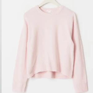 Rosa tröja - Jätte snygg ljusrosa stickad tröja, helt ny och  oanvänd. Säljer för att den inte är min storlek. Size S (158/164). Original pris är 250kr