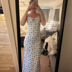 Sommar klänning - Supper fin klänning till sommaren. Nyskick!💗