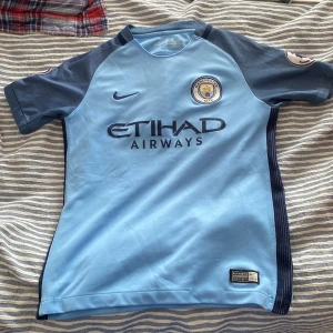 Manchester City De Bruyne 17 fotbollströja - De bruyne 17                                                                  Bra skick                                                                     Size S           