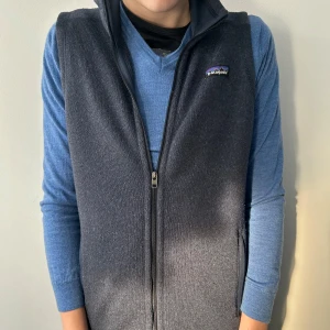 Mörkblå fleeceväst från Patagonia - Mörkblå fleeceväst från Patagonia, Strl S, skick 8/10.