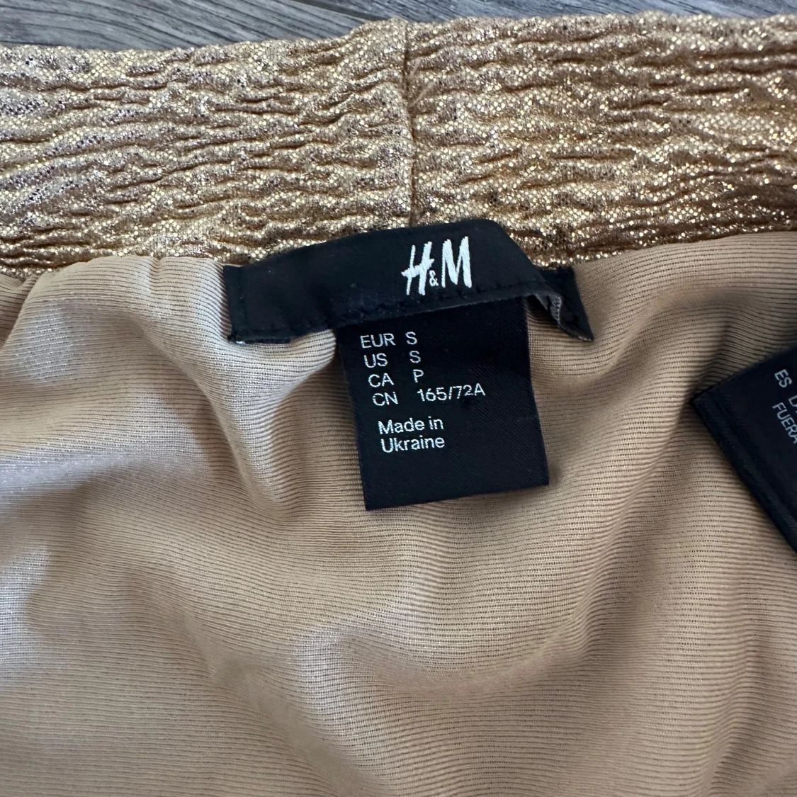 Guldig glittrig kjol från H&M - 1