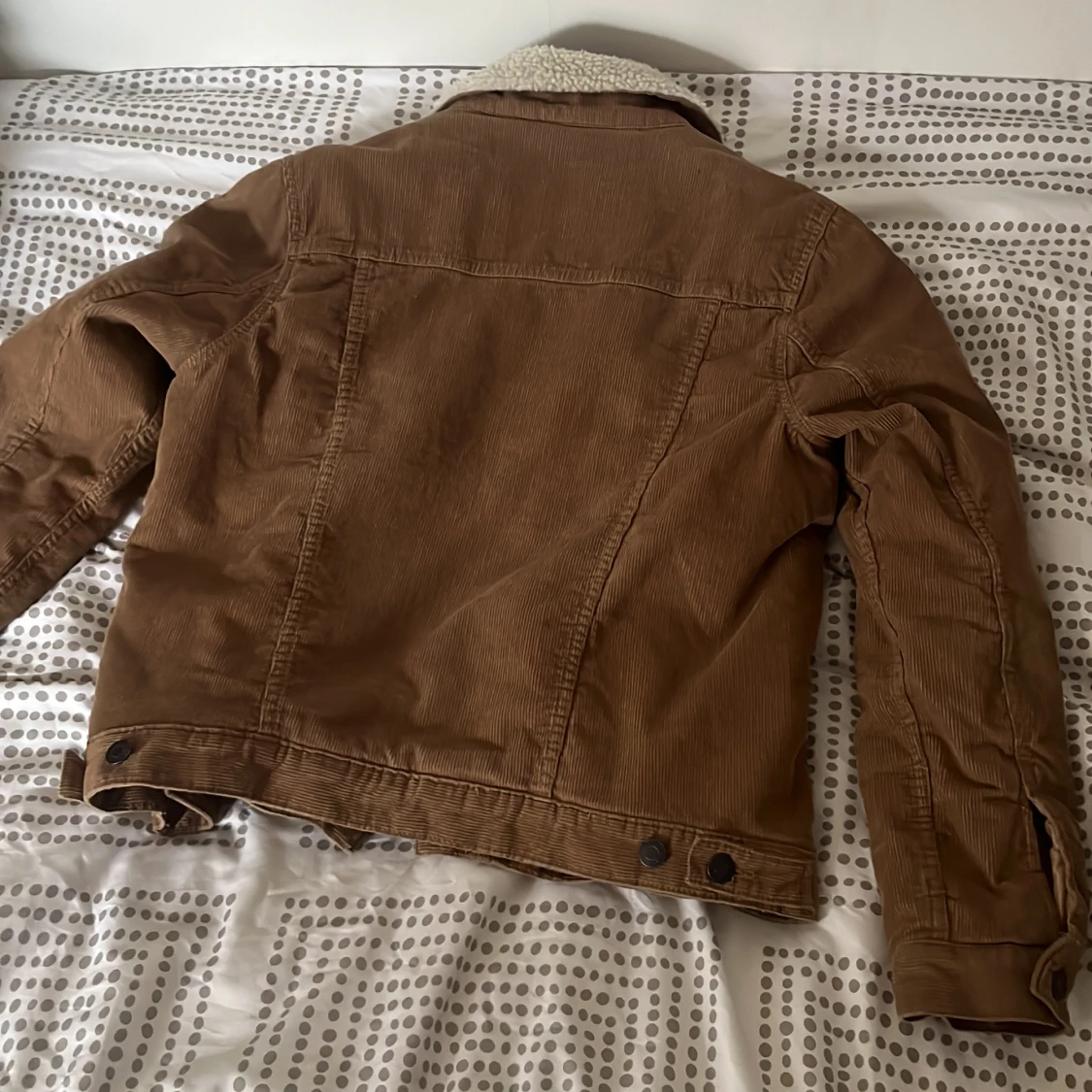 Brun manchesterjacka med teddyfoder från 157 - 1