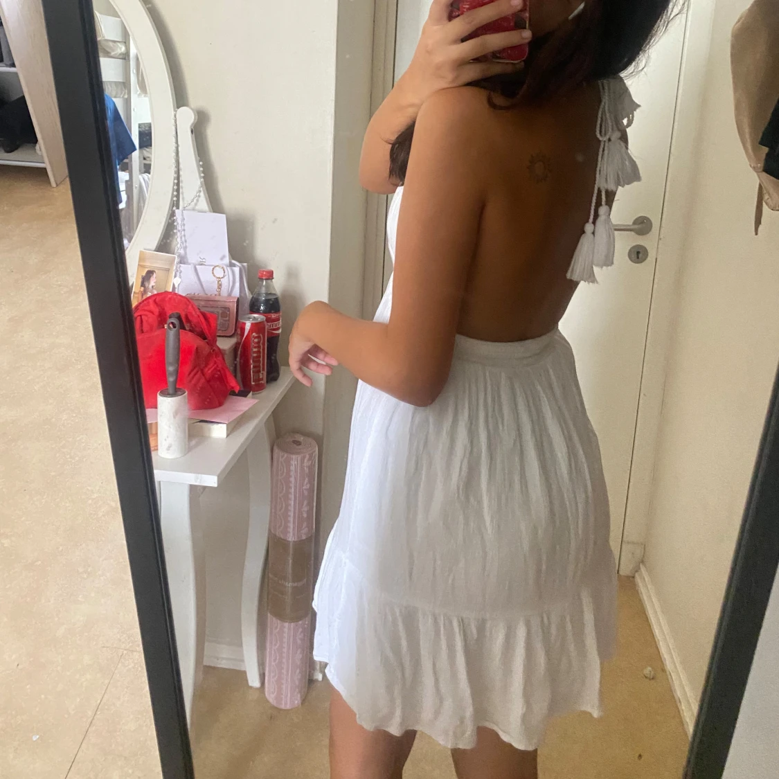 Vit kort sommarklänning med knyt - 3