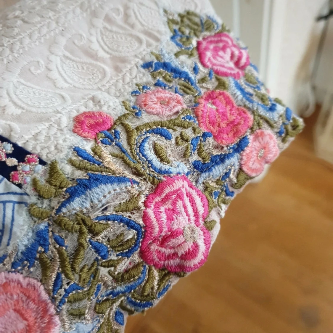 Broderad klänning - 3