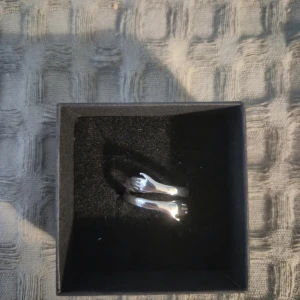 Silver ring  -  GRATIS GÅVA MED VARGE ORDER!! Supertrendig stockholmsstil tjejer, ring silver. Gjord av stål, jag svarar och skickar alltid snabbt!
