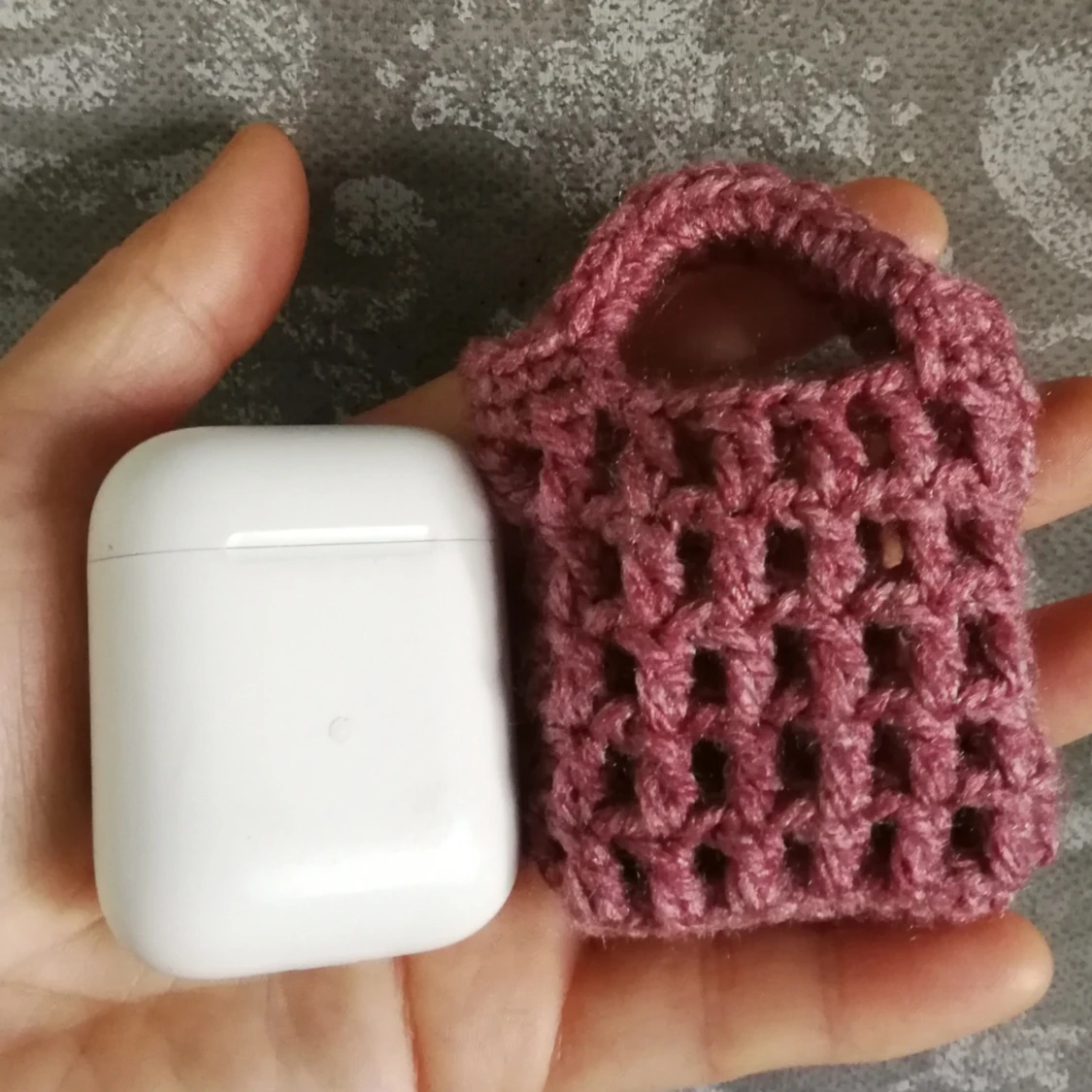 Rosa stickad mini handväska för bluetooth hörlurar - 2