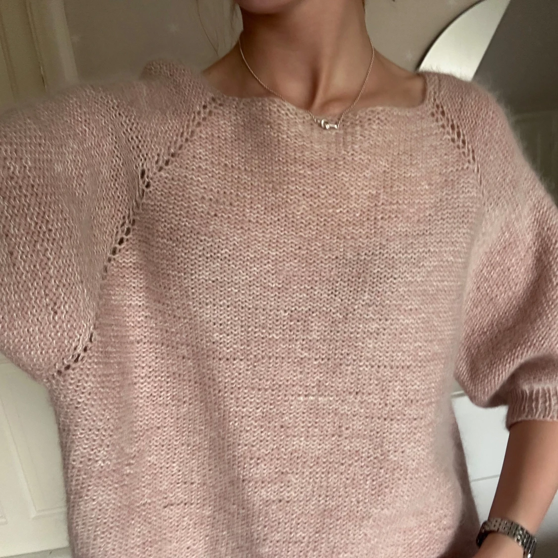 Ljusrosa stickad tröja med öppen rygg - 1