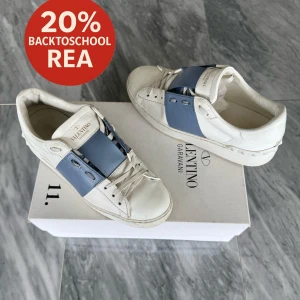 Valentino Open skor  - REA! - Valentino Open - Skick: Jättefint skick  - Storlek 36 - Tillbehör: Två Valentino dustbags - Nypris: 6000kr - TrendWardrobe