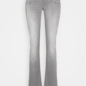 gråa ltb jeans  - så snygga och trendiga från ltb i storlek 28/32 inga defekter ❤️