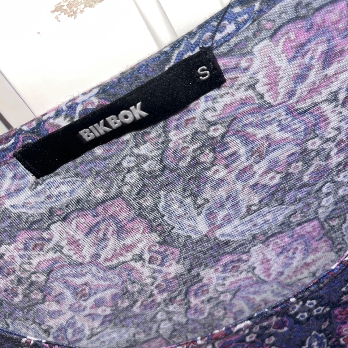 Blommig långärmad topp från Bik Bok - 1