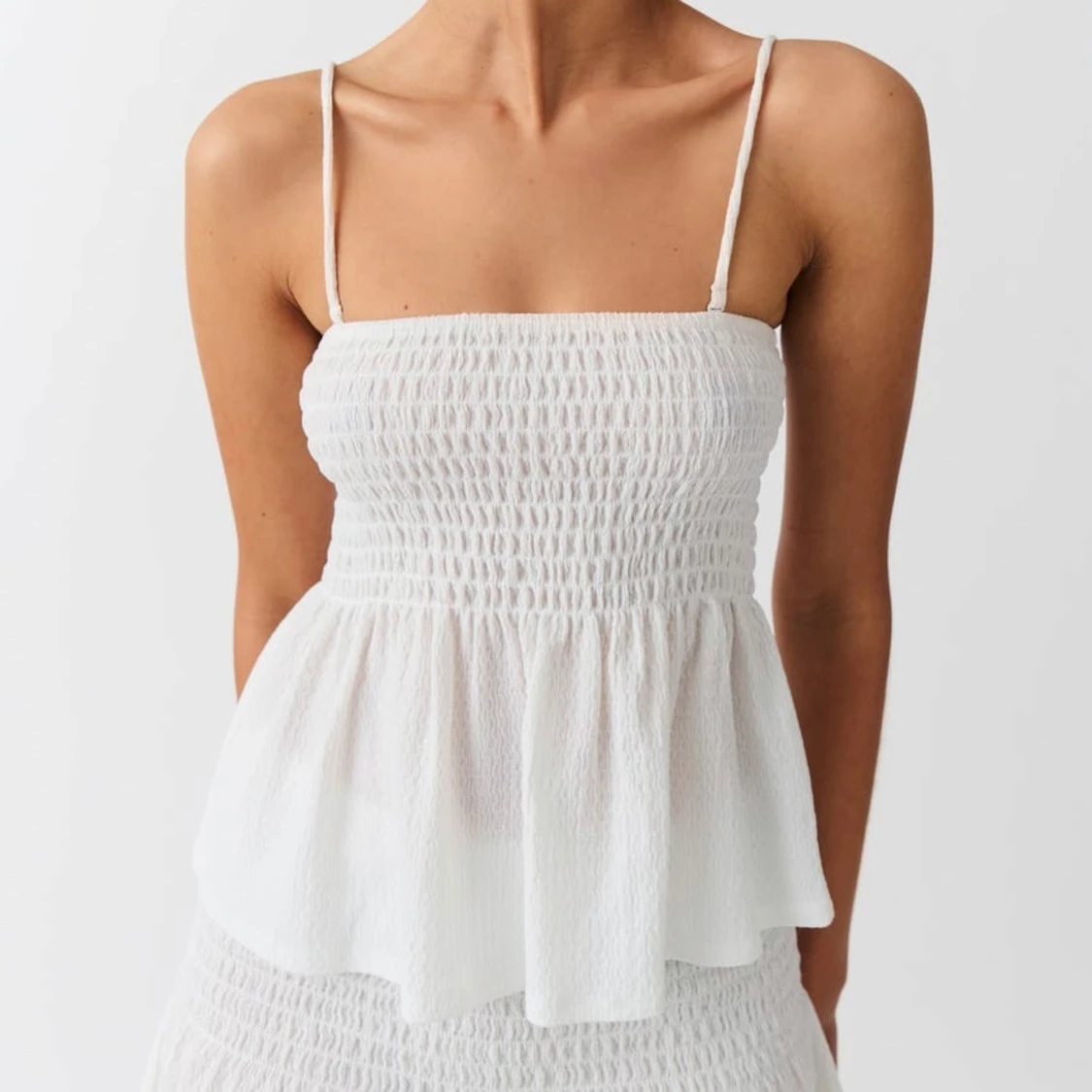 Vit volang topp från Gina Tricot  - 3