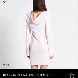 Vit klänning - ! Klänningen är vit ! Använd ett fåtal gånger, alltså i ett mycket bra skick!