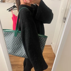 Grönmönstrad shoppingväska med skinn - Liknade väska 