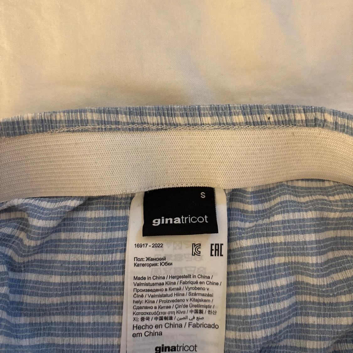 Blå rutig volangkjol från Gina Tricot - 1