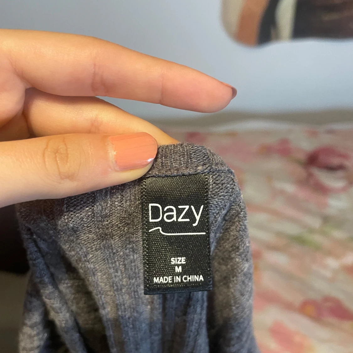 Grå ribbad kofta från Dazy - 3