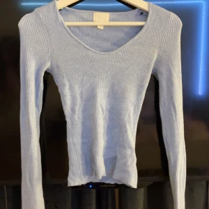 Ljusblå ribbad långärmad tröja - basic långärmad tröja från hm storlek xs
