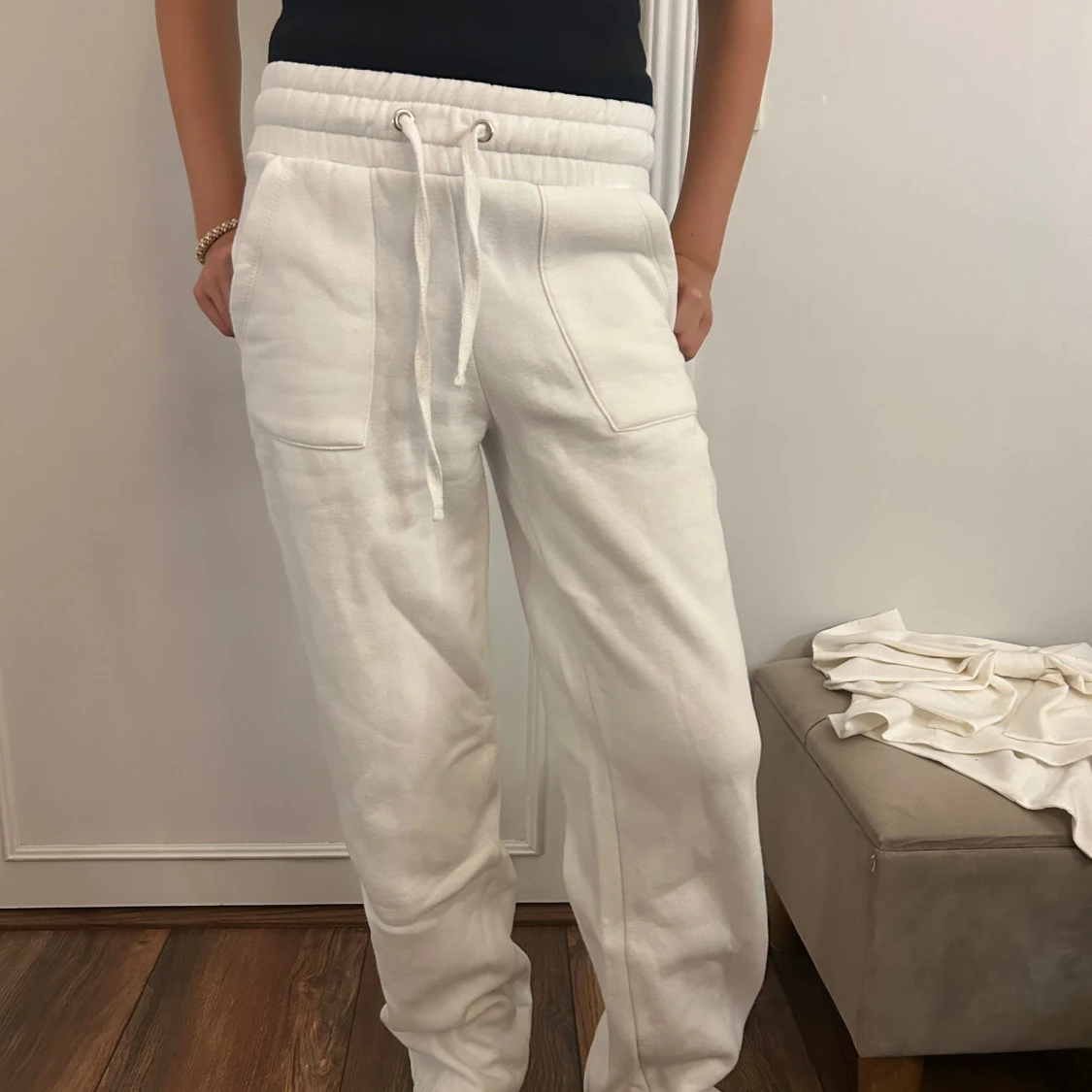 Vita mjukisbyxor med snörning - 1