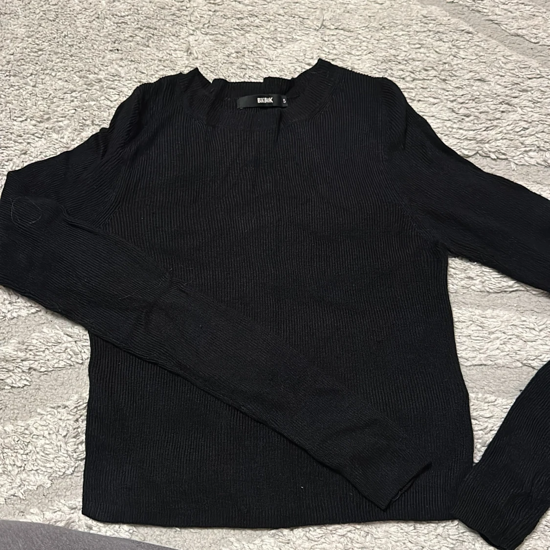 Svart ribbad tröja från Bik Bok