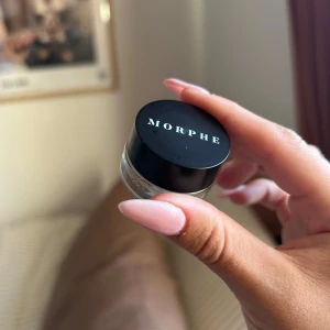 Morphe ögonbrynsfärg  - Ögonbrynspomada från Morphe i färgen Praline. Oanvänd och superfin men tror att den är för ljus för mig