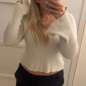 en söt tröja från h&m - storlek m knappt använd